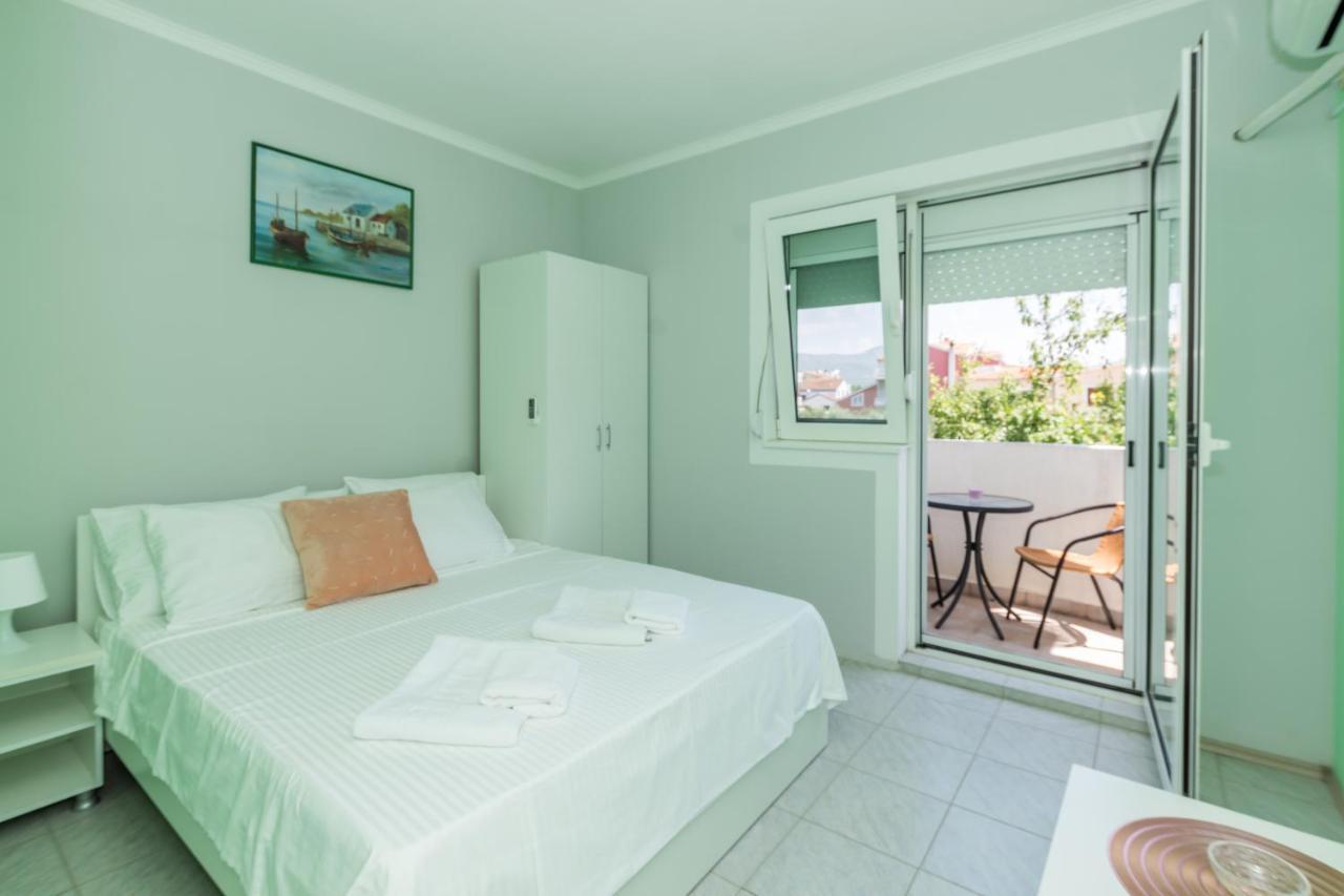 Apartments Dovana Kaštela Esterno foto