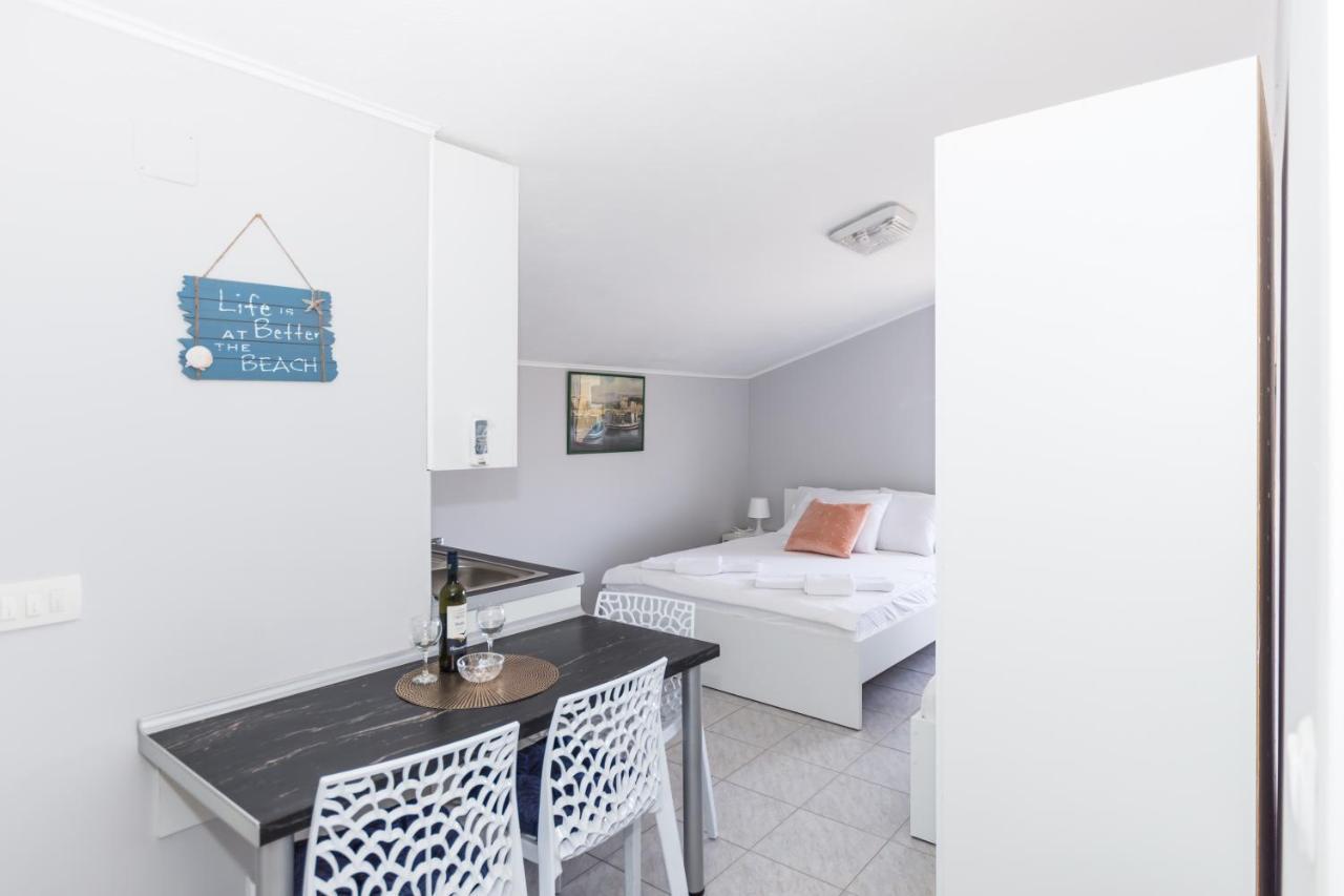 Apartments Dovana Kaštela Esterno foto